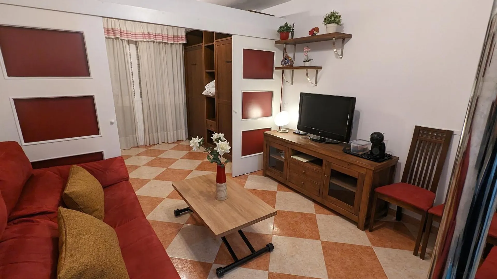 アパート ベナルマデナEstudio En Zona Bonanza A 5 Minutos De La Playaアパートメント